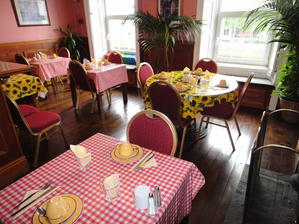 Inn On The Liffey Guesthouse Дублин Экстерьер фото